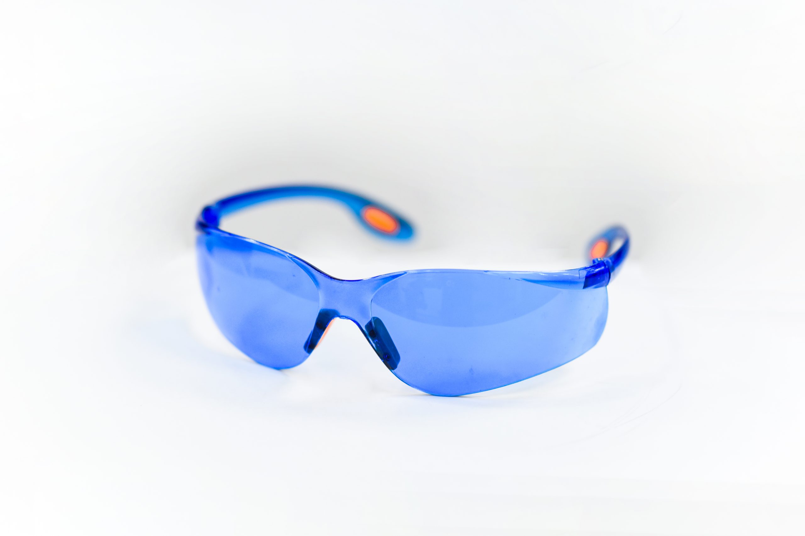 Купить синие очки. Голубые солнцезащитные очки. Голубые круглые очки. Синие очки. Голубые очки необычной формы.