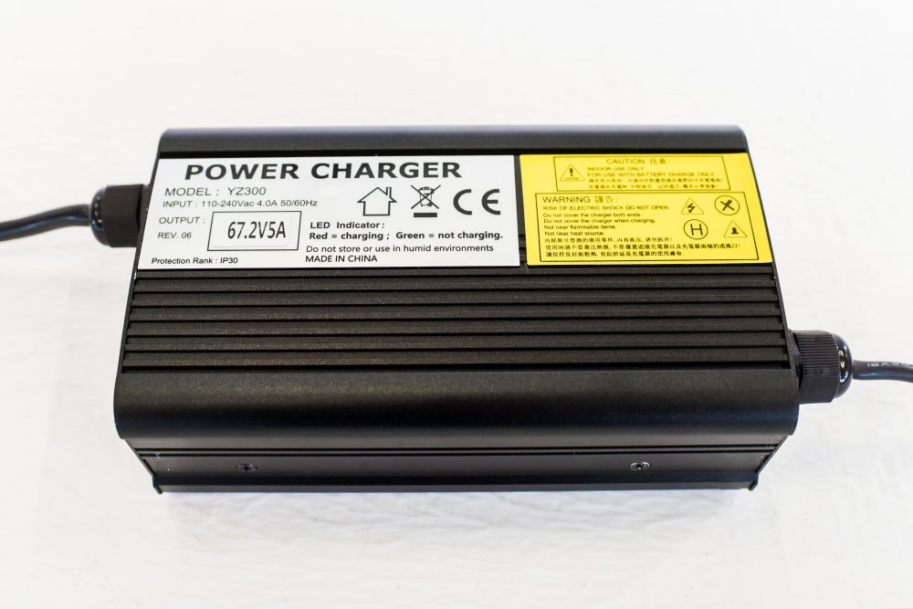 Зарядное устройство YZPOWER 67.2V 5A  (60v)