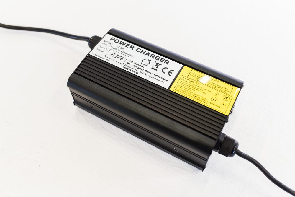 Зарядное устройство YZPOWER 67.2V 5A  (60v)