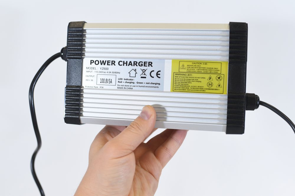 Зарядное устройство YZPOWER 100,8V 5A