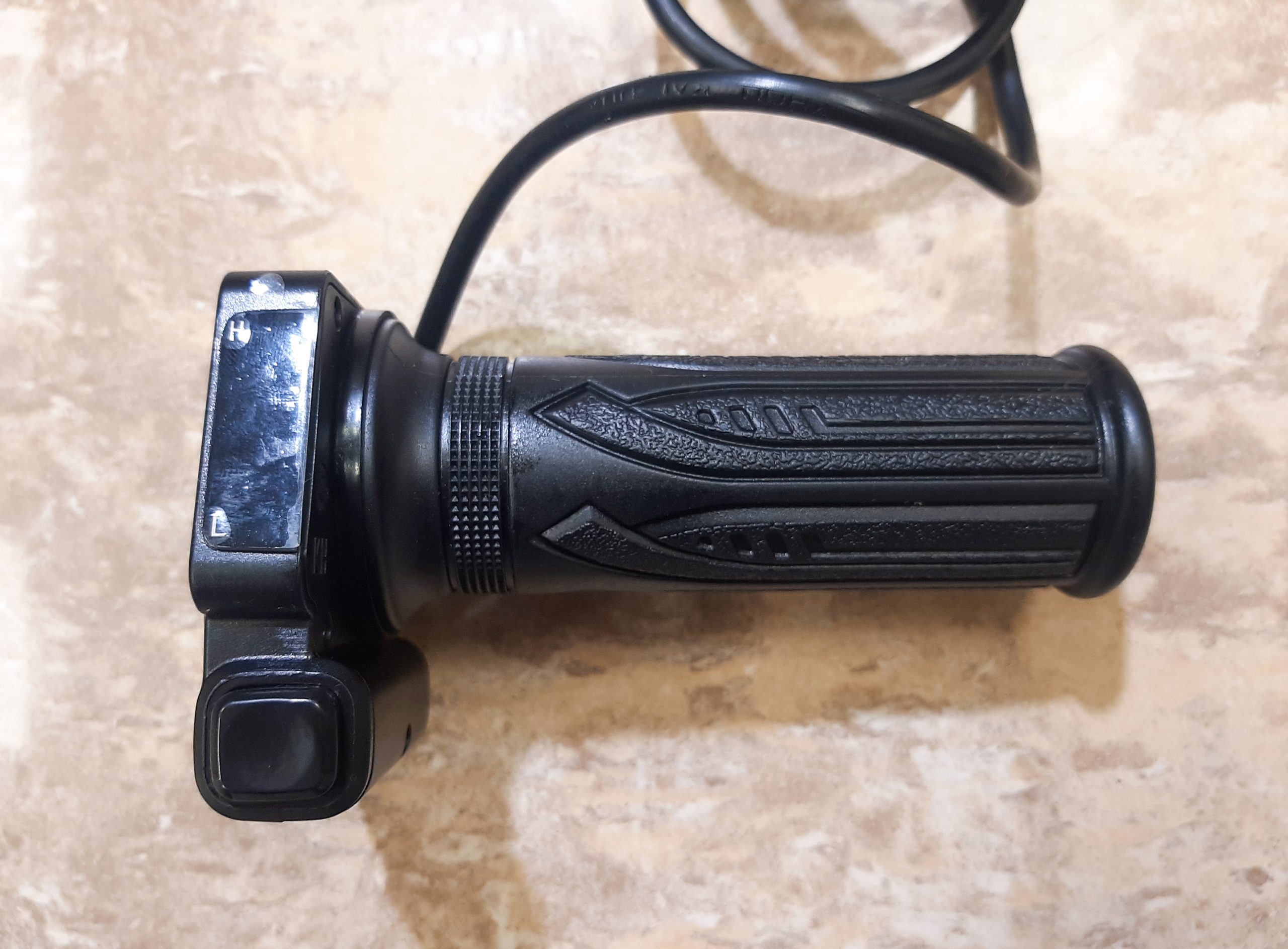 Ручка газа с кнопкой Kugoo V1 (Куго В1) Ручка газа с кнопкой Kugoo V1 (Куго В1)