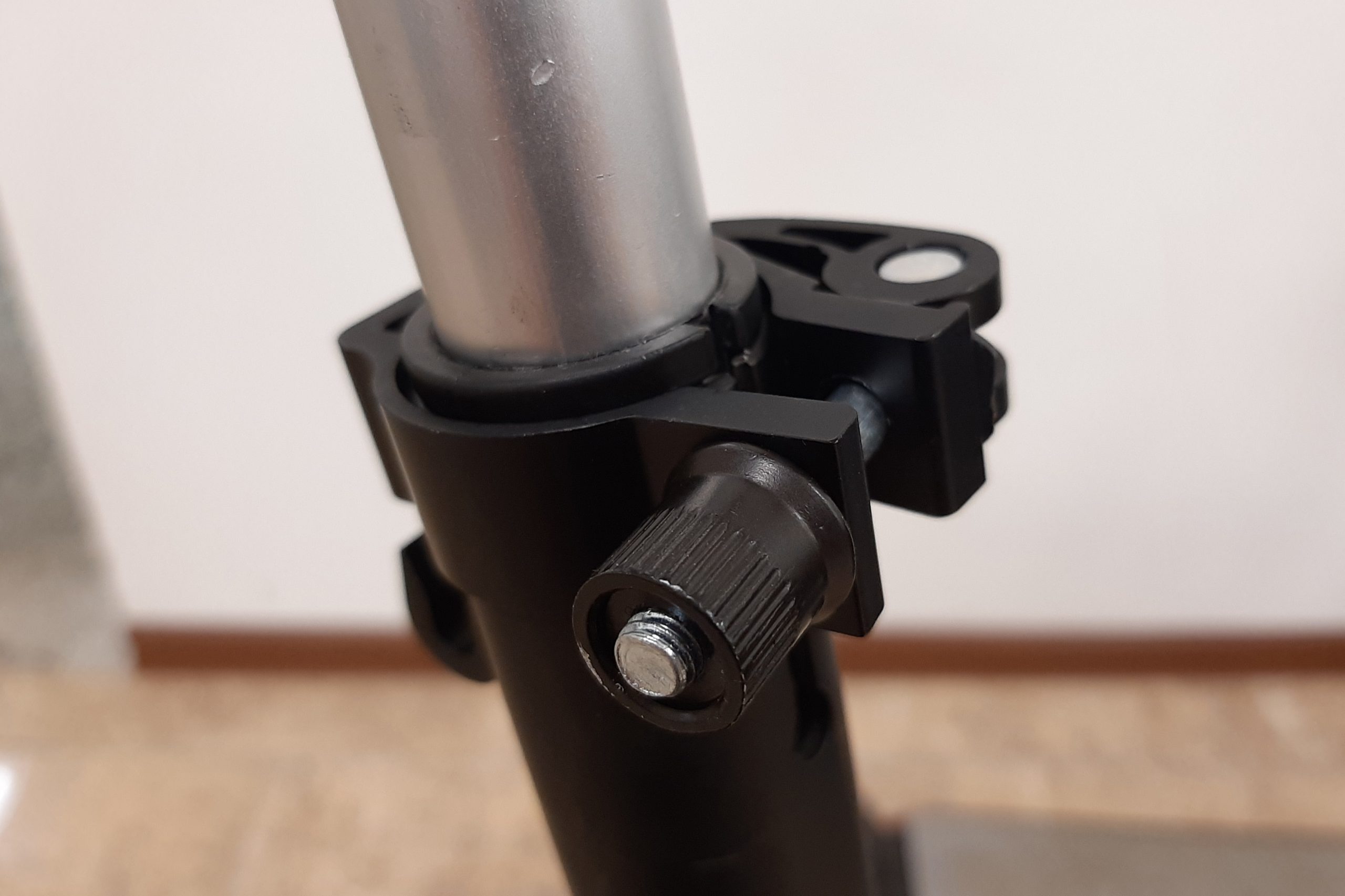 Хомут для Kugoo S3 (Куго С3) с крючком Хомут для Kugoo S3 (Куго С3) с крючком