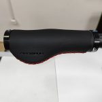 Грипсы PROMEND анатомические с фиксацией, красная прострочка