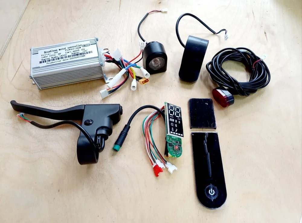 Комплект контроллер + бортовой компьютер + ручка тормоза для реплик Xiaomi (Digma и прочего) Комплект контроллер + бортовой компьютер + ручка тормоза для реплик Xiaomi (Digma и прочего)