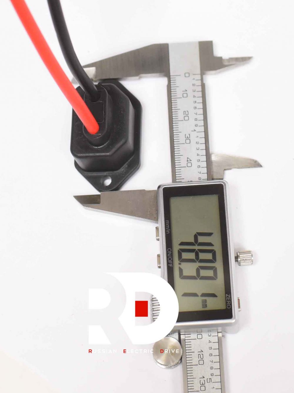 IEC C14 2,5mm² Мама с 2 проводами (гнездо аккумулятора, Колхозник)