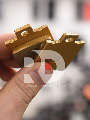 Колодки (колхозник) задние, 2х поршневые Kugoo V3 PRO(PRO+), Куго В3 Про (Плюс) Колодки (колхозник) задние, 2х поршневые Kugoo V3 PRO(PRO+), Куго В3 Про (Плюс)