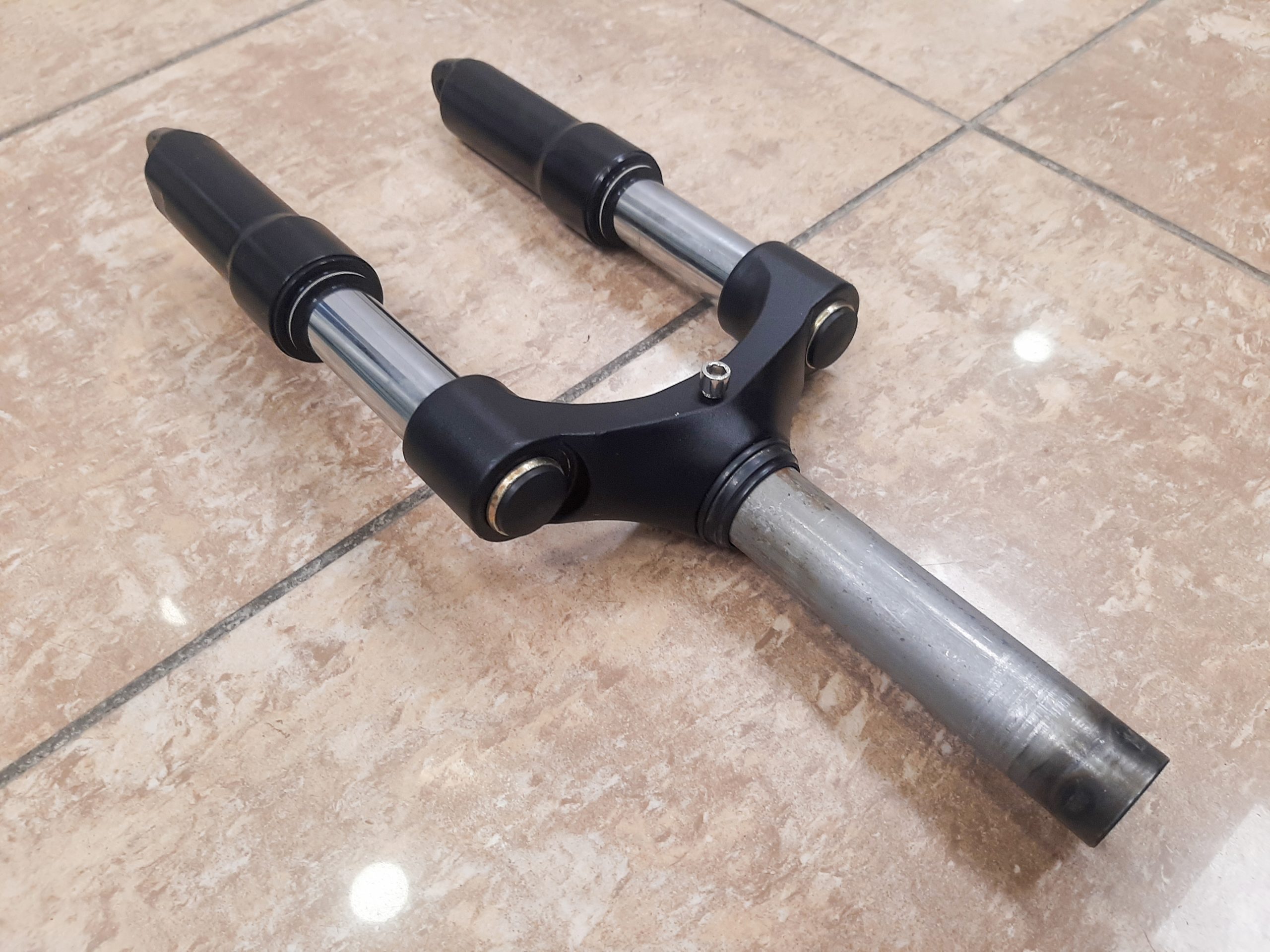 Вилка передняя Kugoo Kirin C1 + (Куго Кирин С 1 плюс) Вилка передняя Kugoo Kirin C1 + (Куго Кирин С 1 плюс)