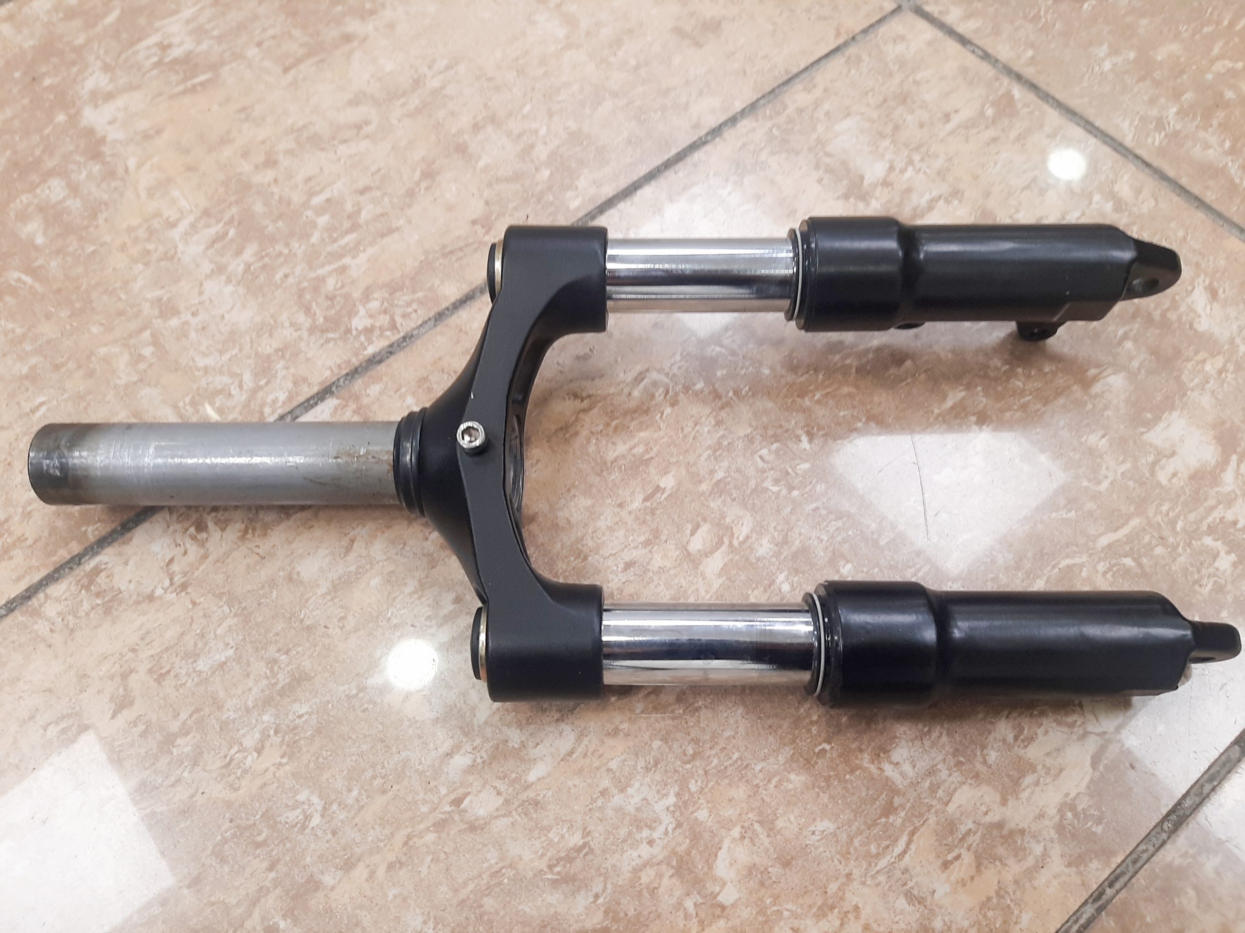 Вилка передняя Kugoo Kirin C1 + (Куго Кирин С 1 плюс) Вилка передняя Kugoo Kirin C1 + (Куго Кирин С 1 плюс)