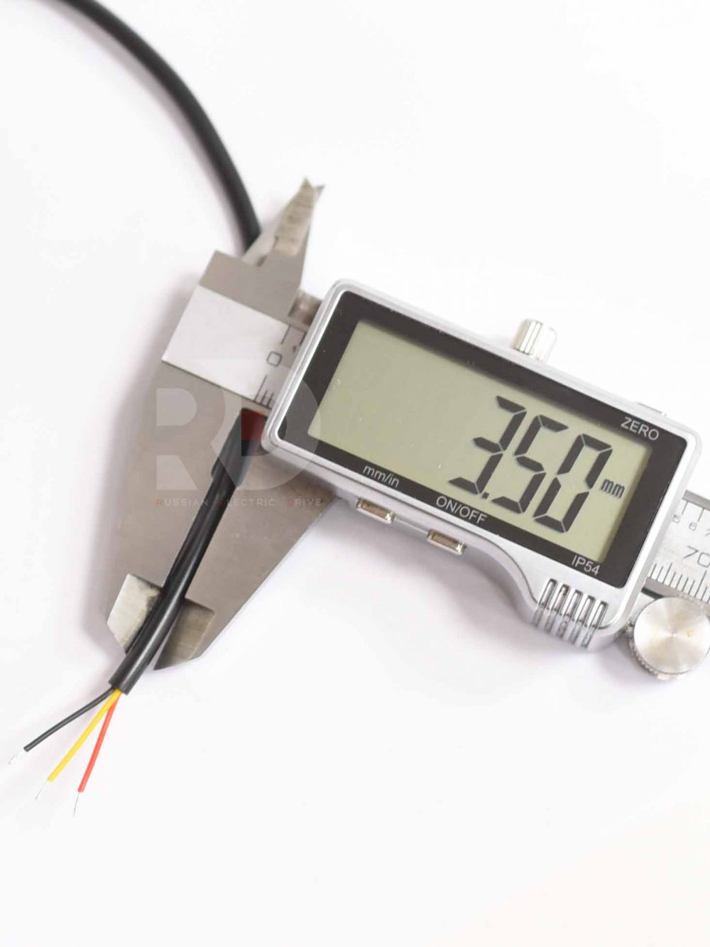 Провод 28 AWG ПВX 3 жилы (3.5mm внешний диаметр)