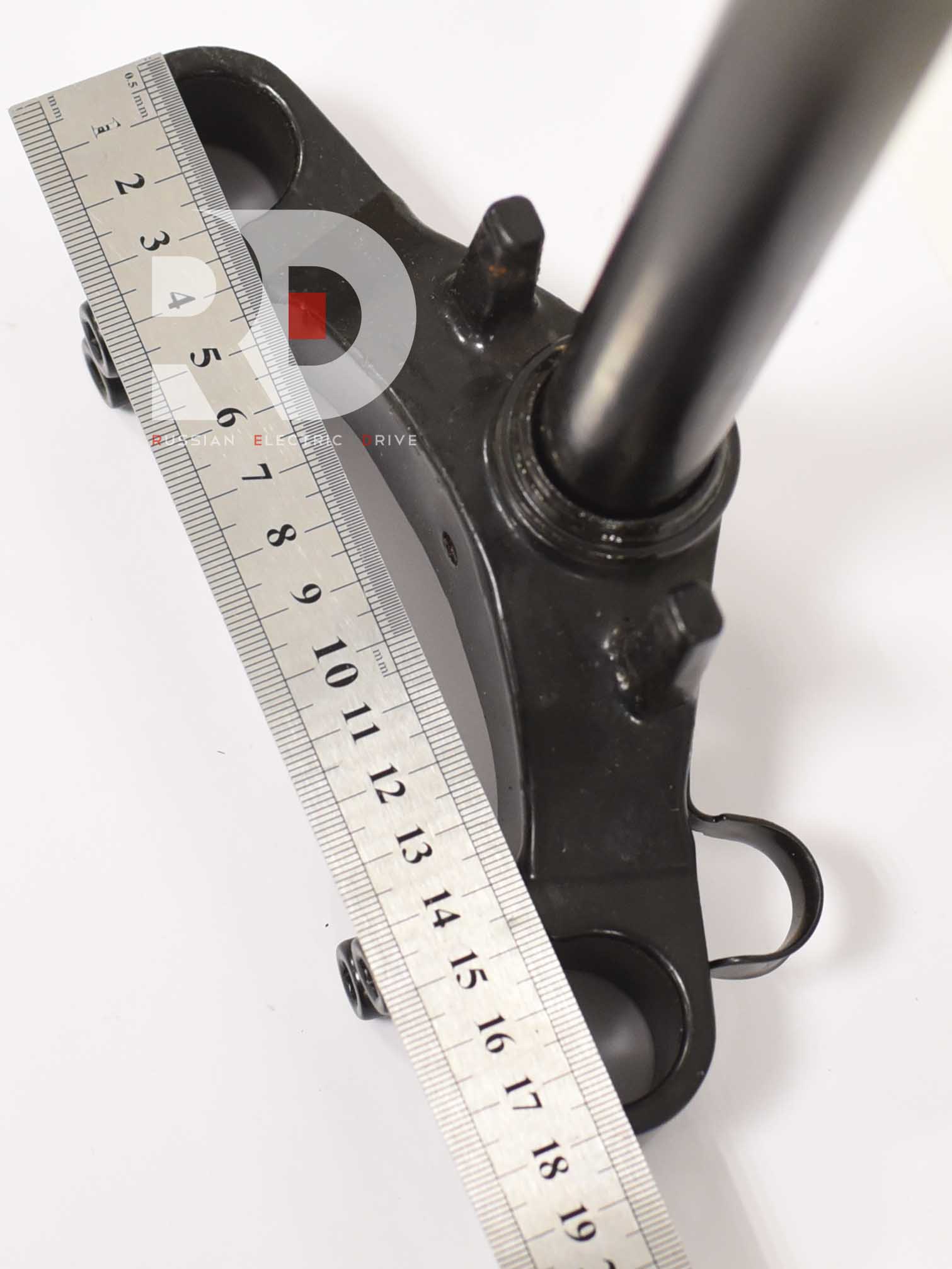 Траверса нижняя со штоком Kugoo U5 (Куго Ю5) Траверса нижняя со штоком Kugoo U5 (Куго Ю5)